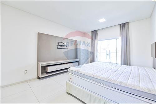 Departamento en alquiler bajo precio de mercado en Los Laureles