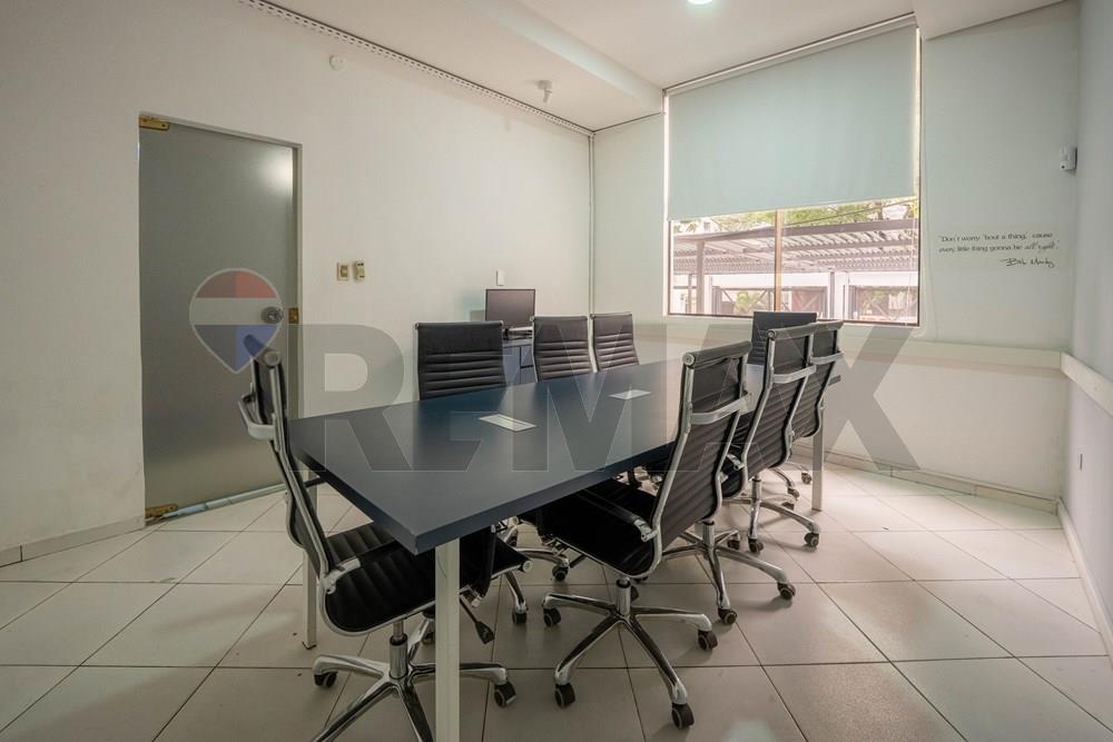 ALQUILO LOCAL PARA OFICINAS EN LAS MERCEDES — foto 2