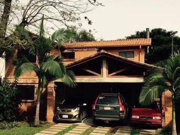 Oferta De Hermosa Casa De 3 Dormitorios Con Piscina En Condominio Zona Pinedo