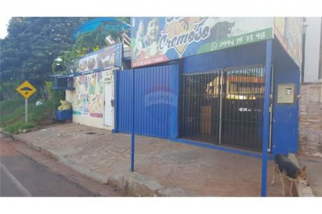 Hermosa Casa C/ Piscina Y Salón Comercial En Venta!