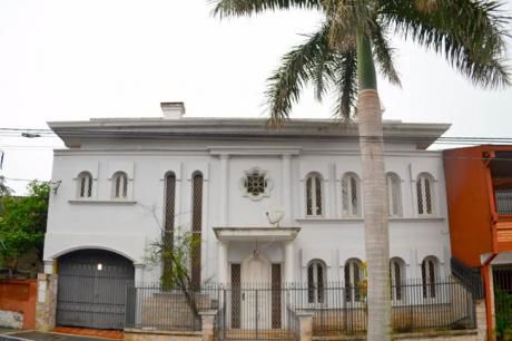 Importante Residencia En Sajonia De Calle A Calle