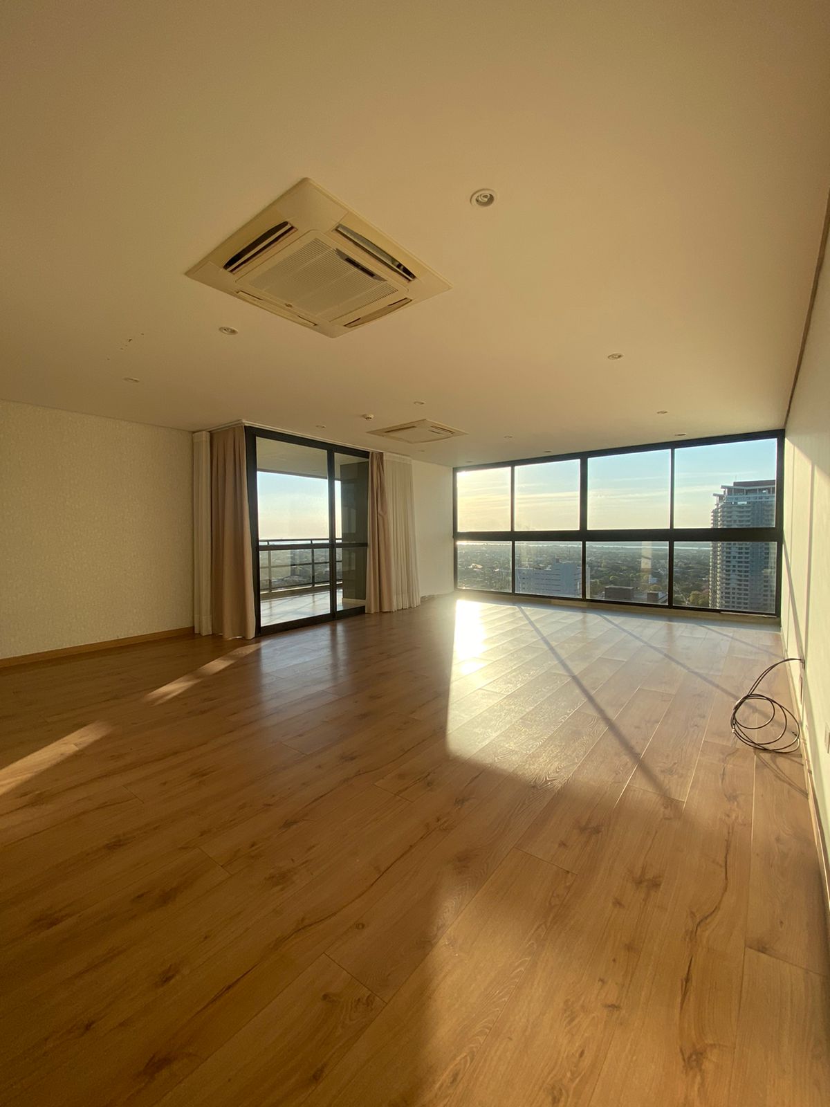 AMPLIO PENTHOUSE EN ALQUILER BARRIO TRINIDAD — foto 2