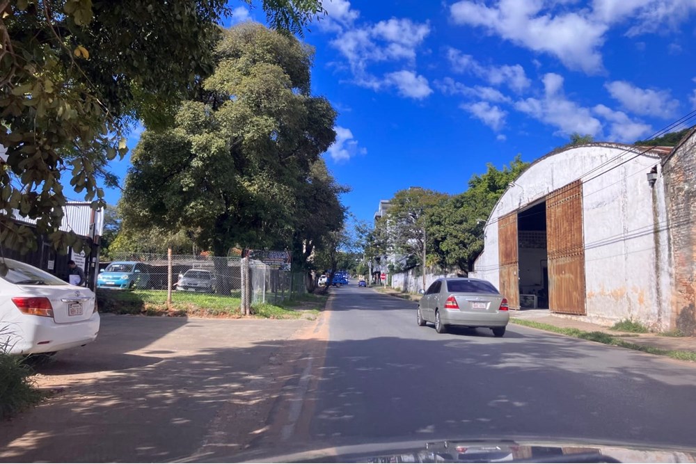 VENTA DE TERRENO EN EL CENTRO DE SAN LORENZO — foto 2