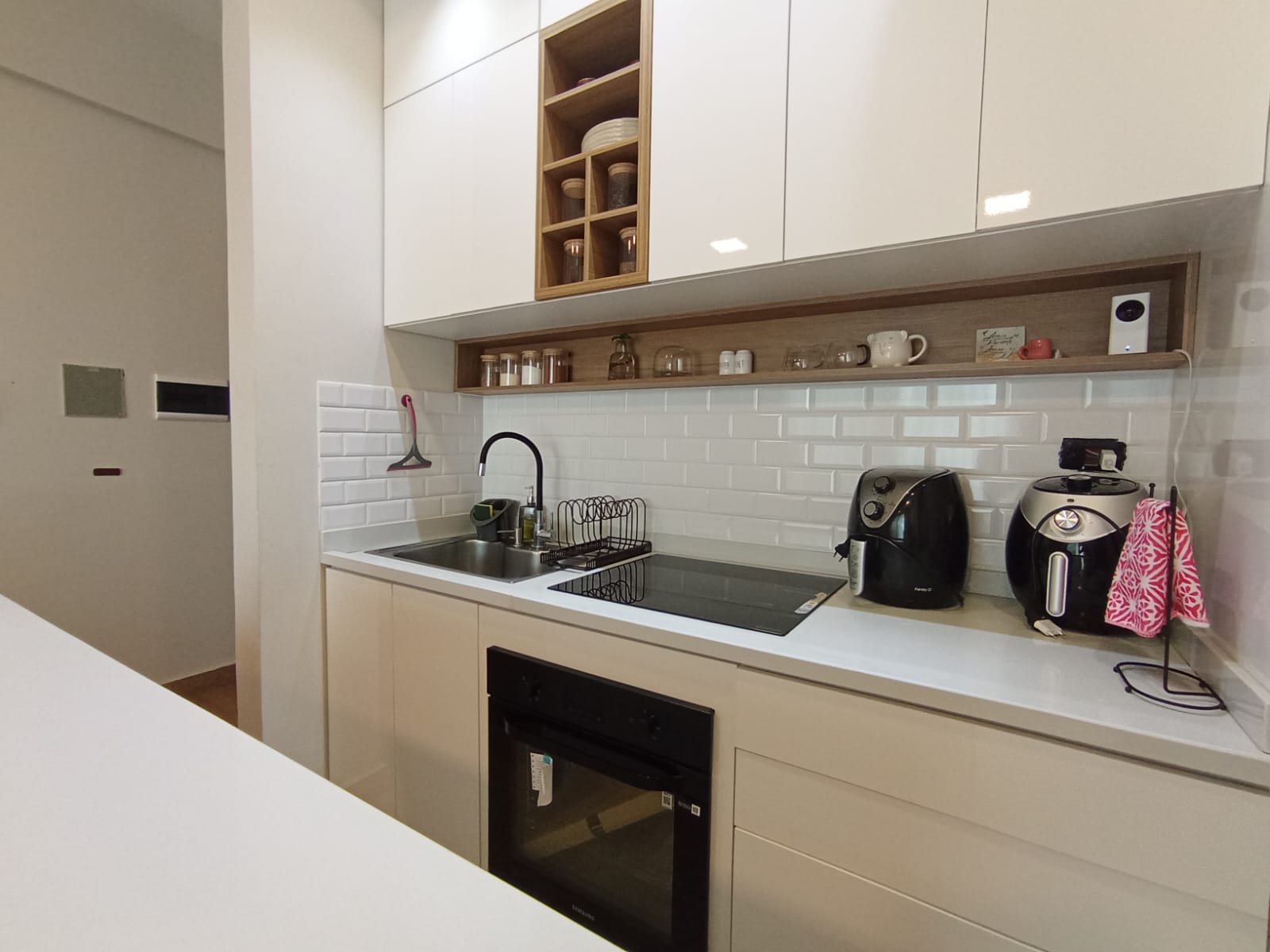 VENDO EXCLUSIVO DEPARTAMENTO DE 2 DORMITORIOS, TOTALMENTE AMOBLADO Y EQUIPADO, EDIFICIO GONNET, KM 8, CDE — foto 2