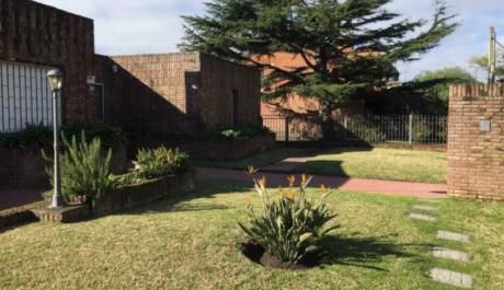 Preciosa Casa En Punta Gorda, Amoblada! 3 Dorm. 2 Gges. Estufa A Leña. Fondo