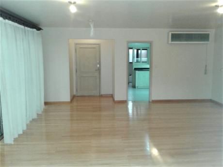 Alquilo Departamento De 2 Dormitorios Con Patio, Barrio Carmelitas