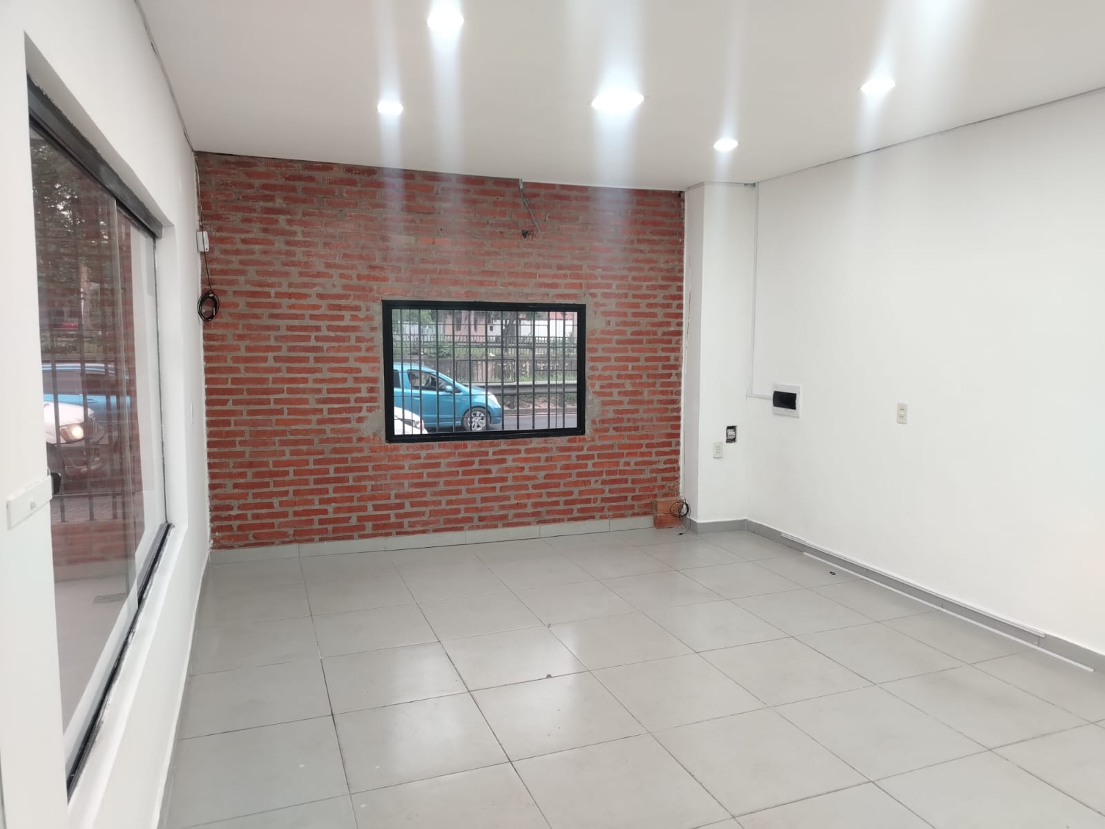 ALQUILER DE LOCAL COMERCIAL ZONA SANTA MARIA — foto 2