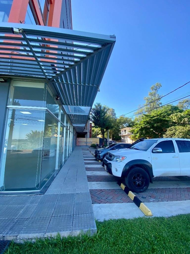ALQUILER DE SHOWROOM – 290 m² AL COSTADO DEL AEROPUERTO — foto 2