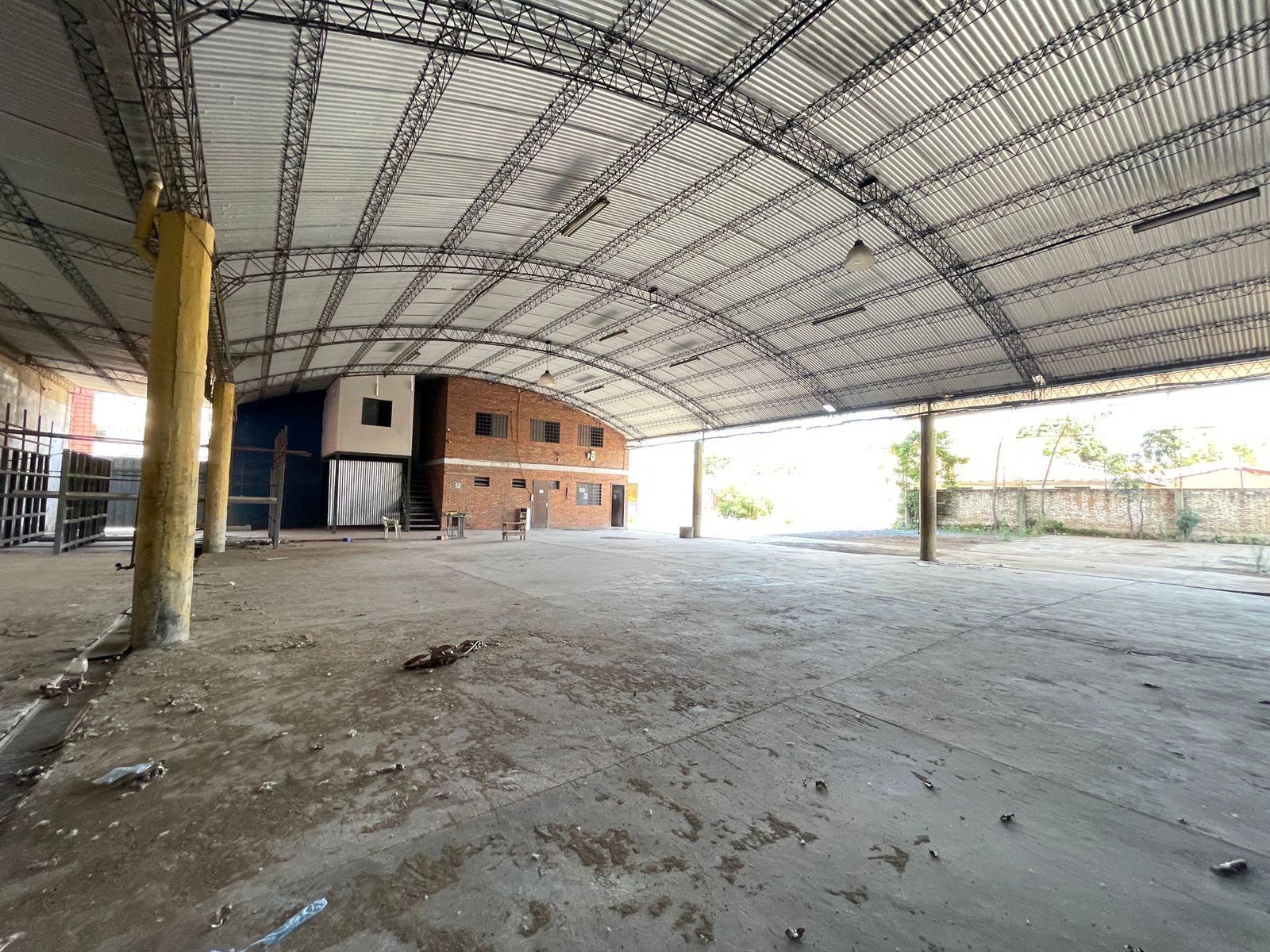 EN ALQUILER DEPÓSITO CON DOS GALPONES Y OFICINAS EN ASUNCION — foto 3