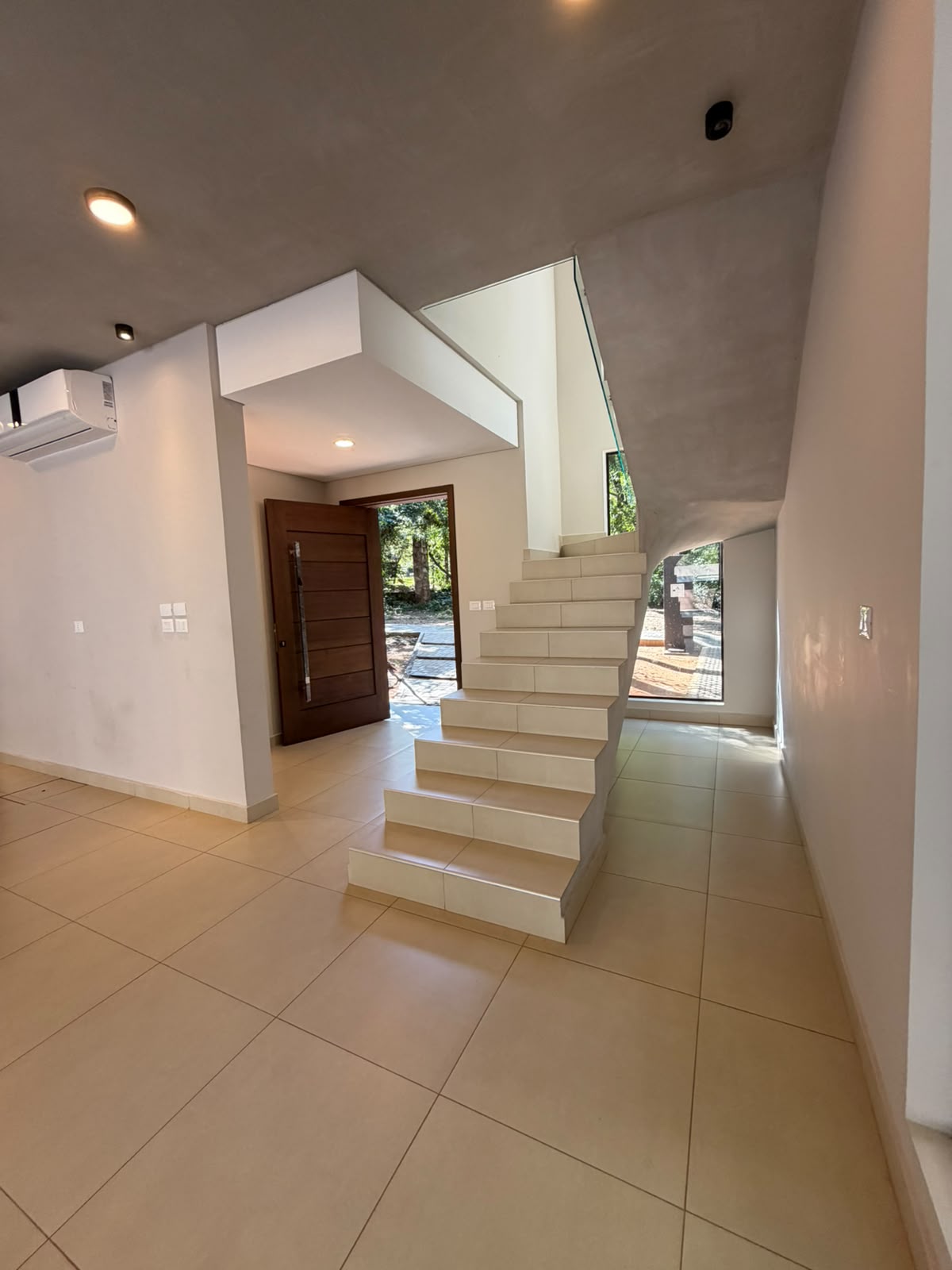 VENDO CASA MODERNA EN SAN BERNARDINO — foto 2