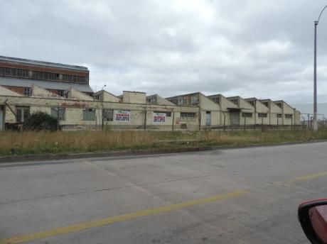 Propios Y Garzón A Mts. De Los Accesos A Montevideo