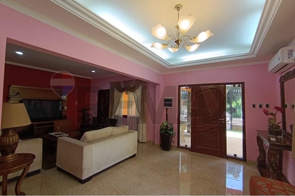 VENDO HERMOSA Y AMPLIA RESIDENCIA EN LAMBARE — foto 3
