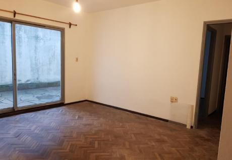 Gaboto Esq Colonia. 1 Dorm Gran Patio. Aceptan Mascota. Gc Bajos