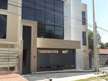 Casa De 3 Pisos A Estrenar! Z/ Asuncion Golf Club - Botanico