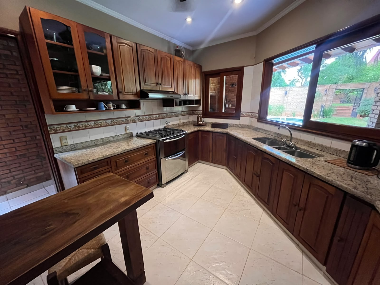 ALQUILER DE CASA EN BARRIO LAS LOMAS — foto 2
