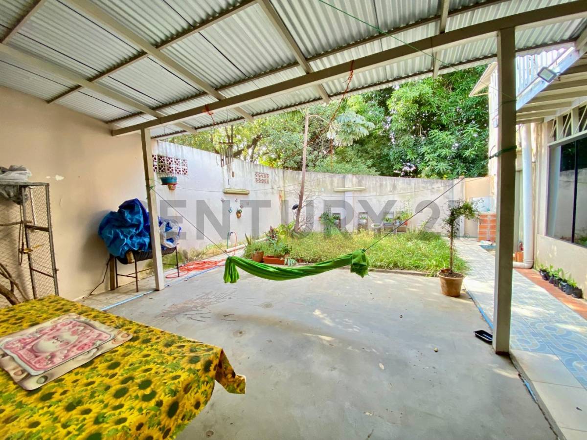 En alquiler de Show Room Con Oficinas y Tinglado o Deposito en Bo. Los Laureles — foto 2