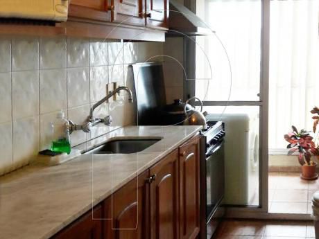 Impecable Apartamento - 2 Dormitorios / Piso Parquet