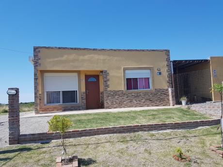 Hermosa Casa En Venta A Pasitos De Ruta 1