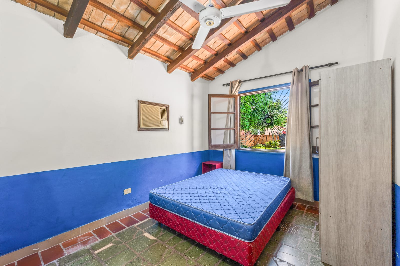 Hermosa Casa Con Piscina En San Bernardino — foto 3
