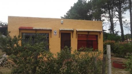 Pinamar, Proximo A Escuela