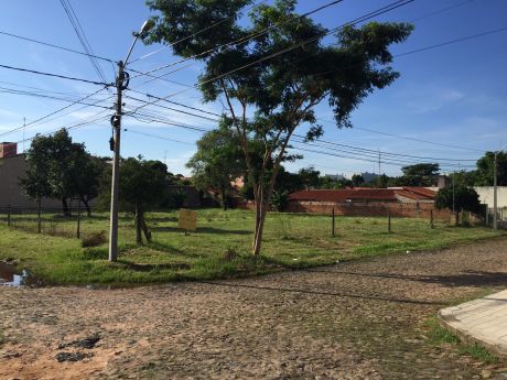 Terreno En Inmejorable Ubicacion - Zona Los Laureles
