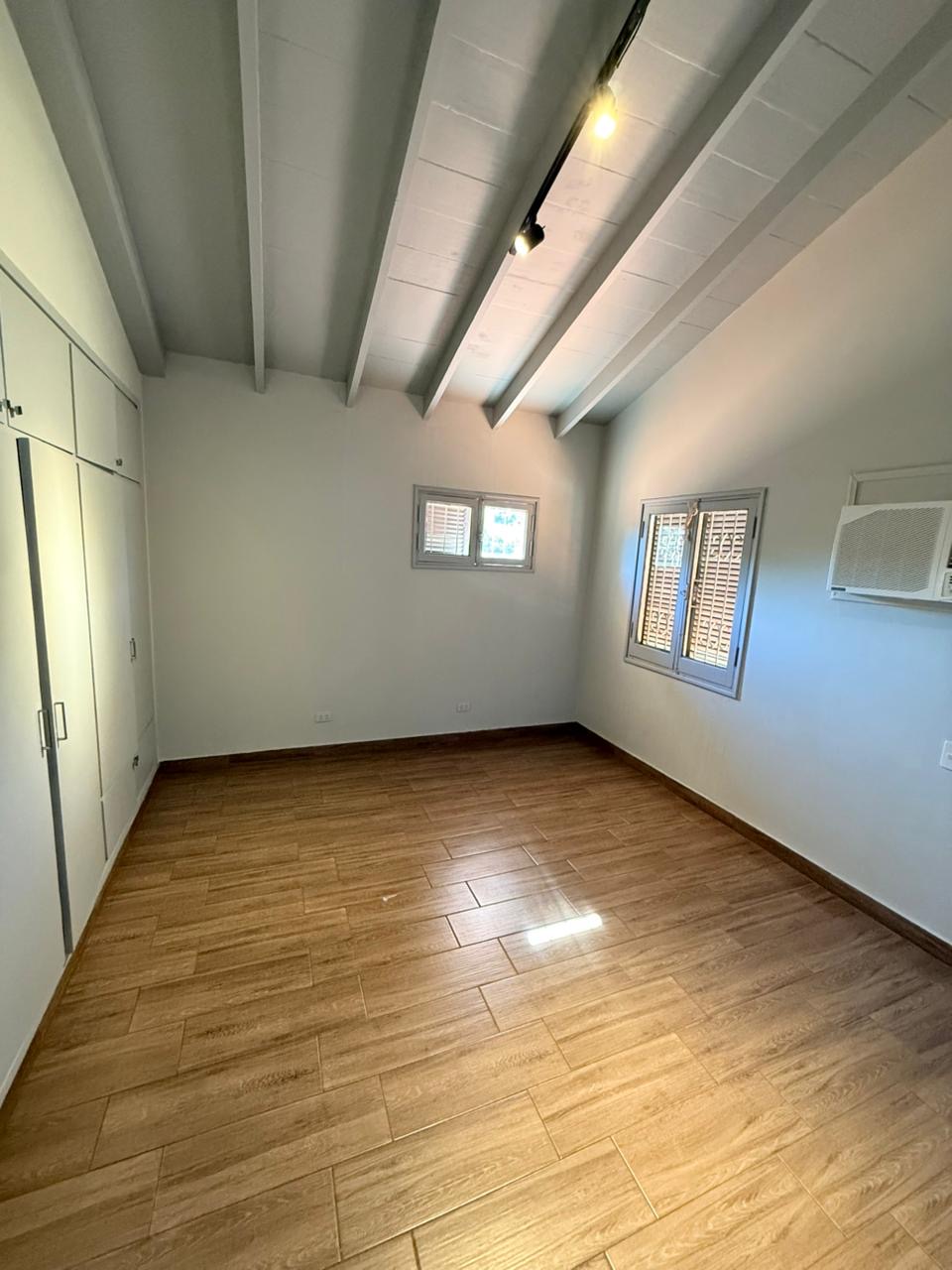 Alquilo amplia casa para vivienda o oficina en Villa morra recoleta — foto 3