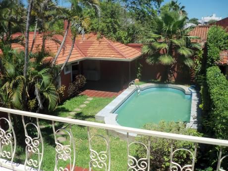 Barrio Las Carmelitas De 4 Dormitorios Piscina