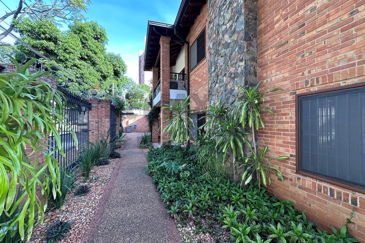 Residencia - Alquiler - Bernardino Caballero, Asunción, Paraguay — foto 2