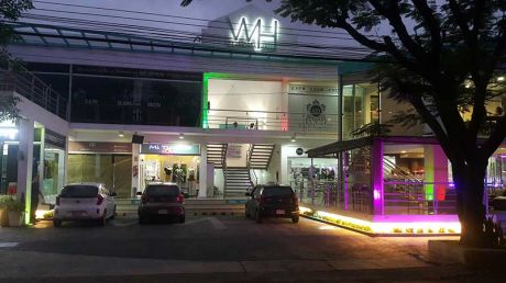Locales En Villa Morra! Imperdible! Frente Del Centro Ferial Del Shopping Mari