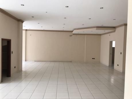 Local Comercial Grande Sobre Av. Beni Entre 2do. Y Tercer Anillo.