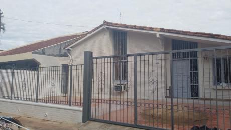 Casa De 6 Dormitorios Y Piscina