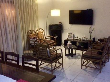 Tranquila & Bonita Casa Con Terreno De 242 M2. En Solo, $us 90.000.