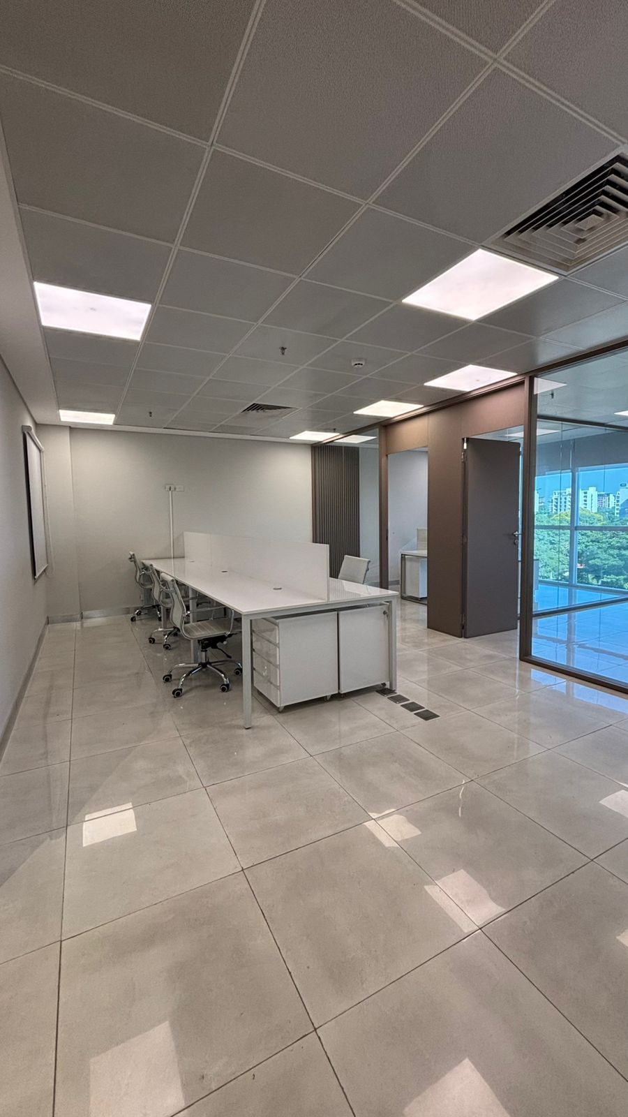 OFICINAS TOTALMENTE AMOBLADAS EN ALQUILER — foto 3