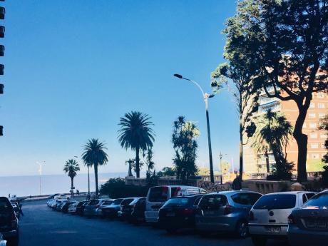 Pocitos A Pasos De Rambla 1 Dormitorio Con Muebles Muy Bien Equipado