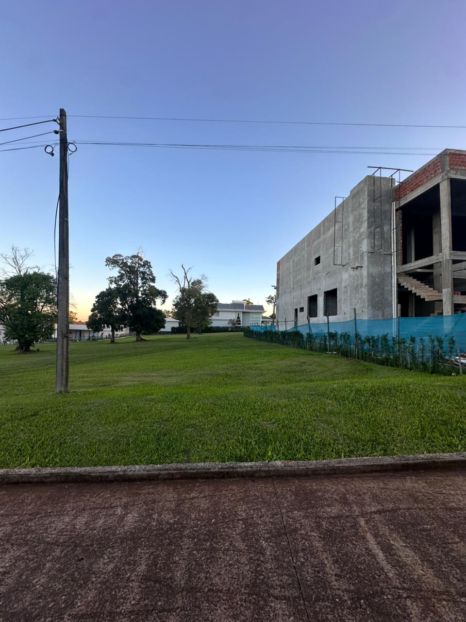 VENDO TERRENO EN UBICACION ESTRETEGICA EN EL PARANA COUNTRY CLUB — foto 2
