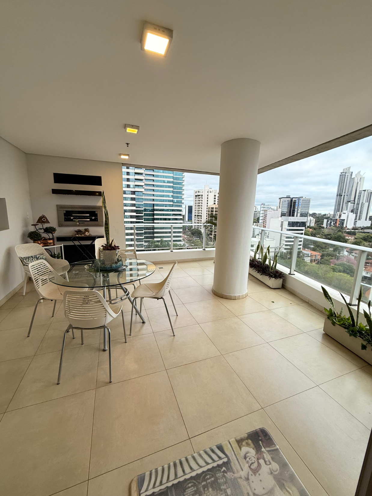 EN ALQUILER AMPLIO DEPTO AMOBLADO EN EL EJE CORPORATIVO. EDIF MIRANDA – 190 M² — foto 3