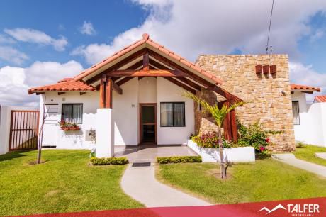 En Alquiler Una Hermosa Casa Nueva C/muebles Y Electrodomésticos.