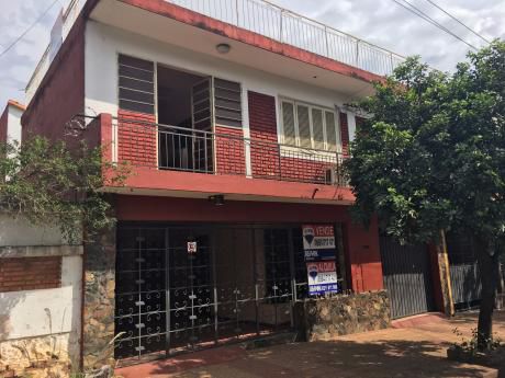 Se Vende Amplia Casa En El Barrio Tembetary