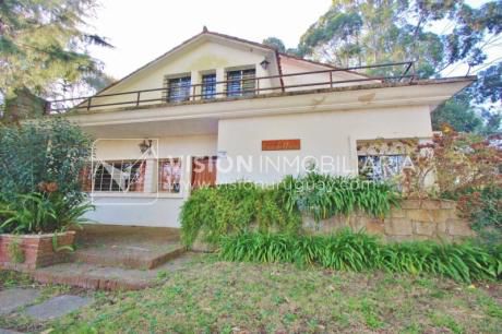 Chalet En Atlántida, 4 Dormitorios Opcion 5, Gran Jardin Arbolado