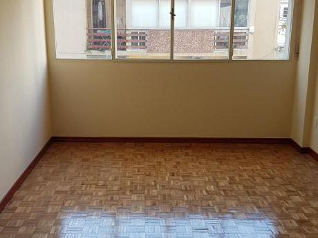 Apartamento 1 Dormitorio En Cordón. Brandezen Y M. Del Corro