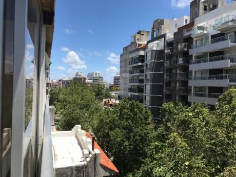 Próximo Al Parque, Roque Graseras, Piso Alto, Con Cochera