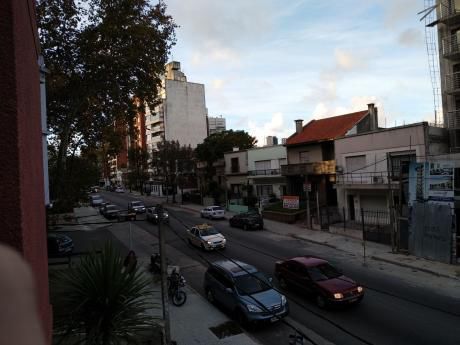 Ideal Vivienda O Empresa. Casa De Altos En Excelente Ubicación!