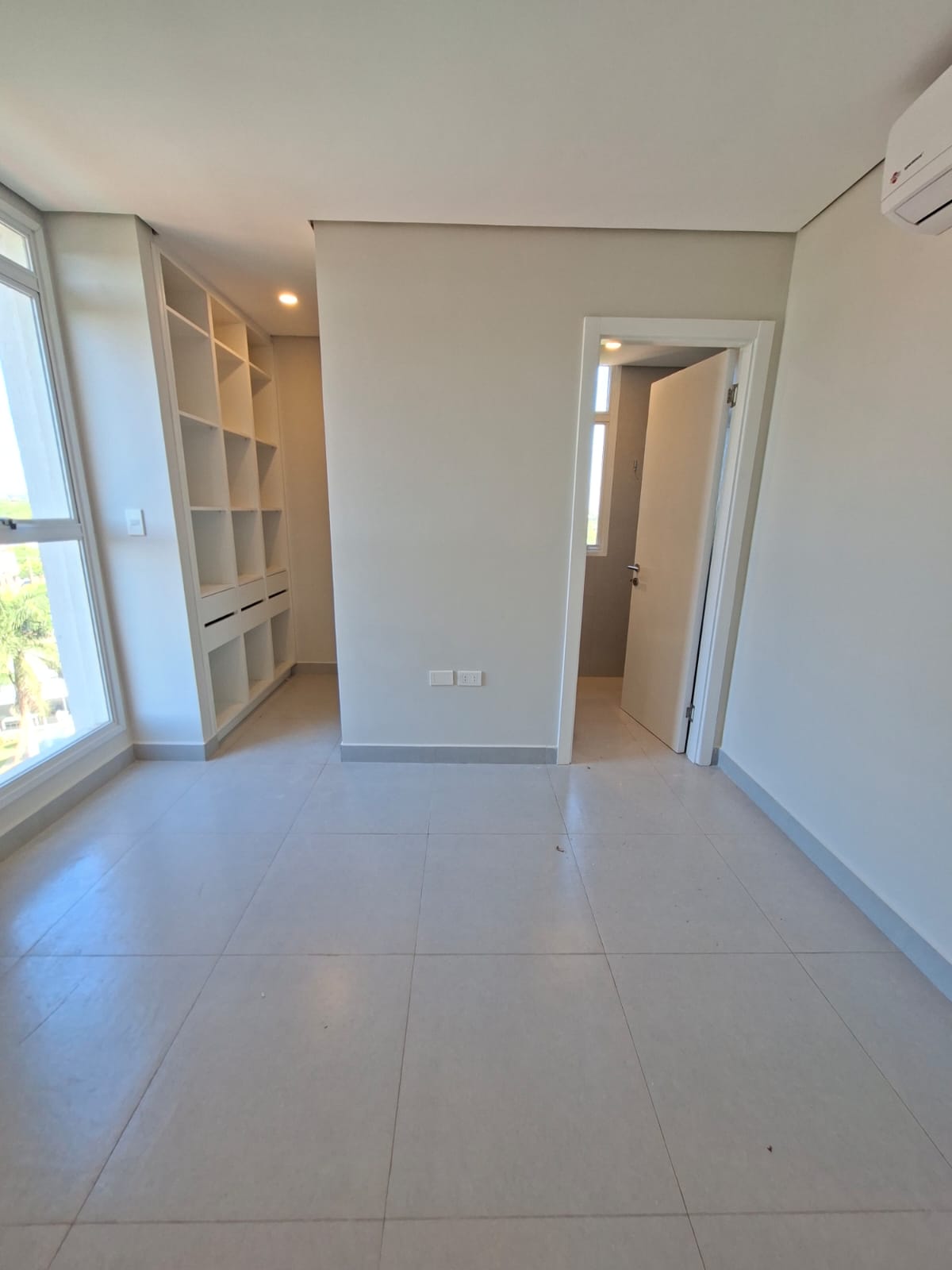Departamento En Alquiler De 2 Habitaciones, Zona La Costa Lynch — foto 3