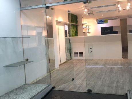 Agraciada Y Carlos María Ramírez, Buen Local Comercial