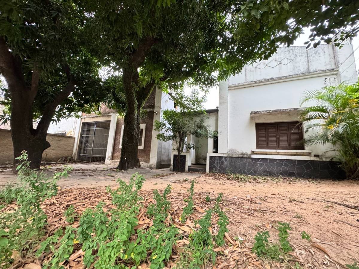AMPLIO INMUEBLE COMERCIAL SOBRE AVDA. ARTIGAS — foto 2