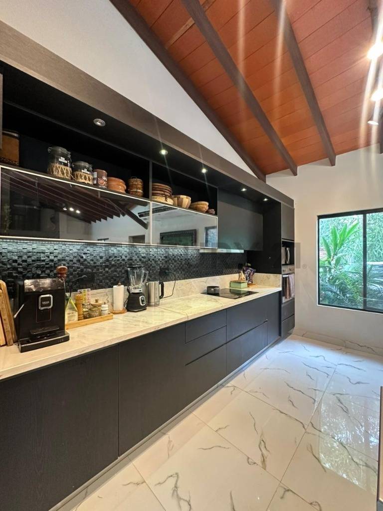 VENDO CASA AMOBLADA CON 4 DORMITORIOS EN SUITE EN SAN BERNARDINO — foto 3