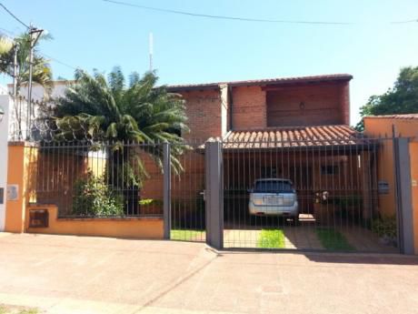 Hermosa Casa En Barrio Herrera