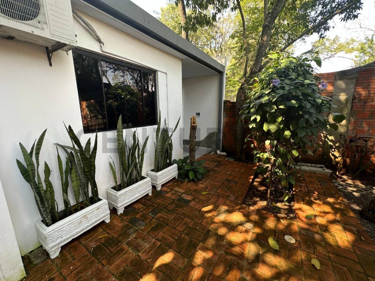 EN VENTA ! CASA AMOBLADA Y EQUIPADA EN SAN BERNARDINO- PUERTA DEL LAGO — foto 3