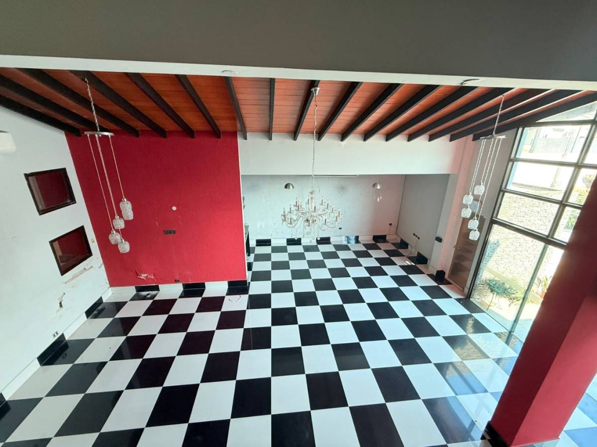 ALQUILO AMPLIA RESIDENCIA DE 4HAB EN SUITE — foto 3