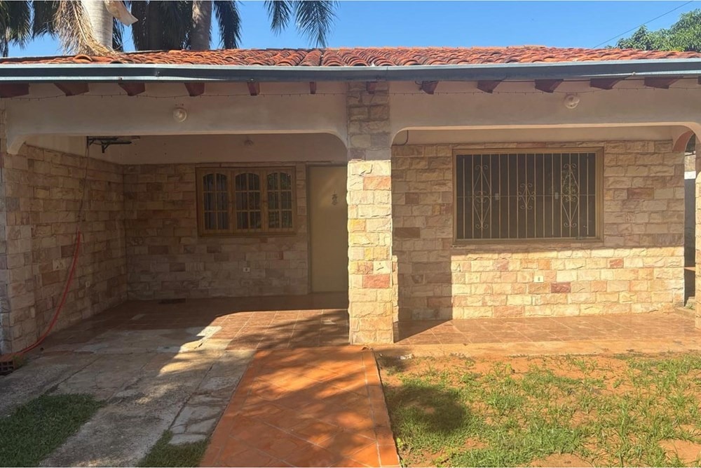 Casa en venta en Loma Pytá